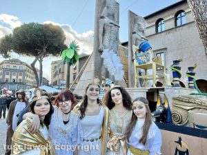 Viterbo - Carnevale - La festa in maschera a piazza del Teatro