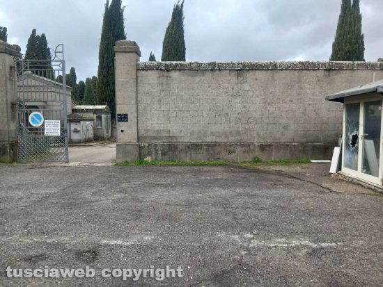 Viterbo - Degrado al cimitero di San Lazzaro