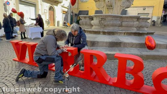 Un Bacio a Viterbo - La riparazione delle "e" di Viterbo 