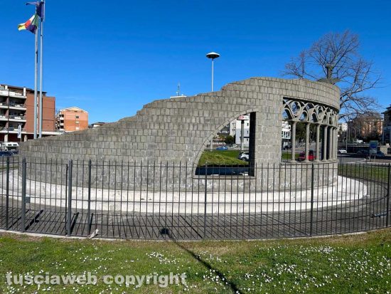 Viterbo - Il monumento ai caduti dell'aviazione dell’esercito