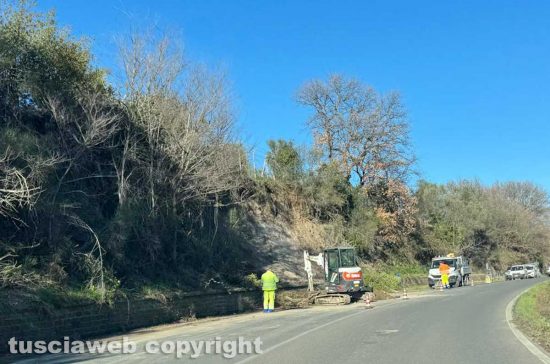 Frana sulla Cassia sud, traffico a senso unico alternato tra Viterbo e Ponte di Cetti