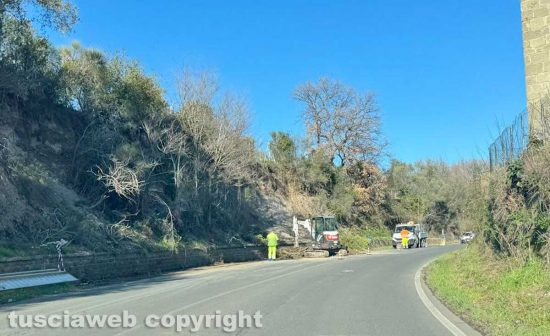 Frana sulla Cassia sud, traffico a senso unico alternato tra Viterbo e Ponte di Cetti