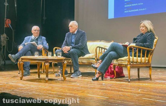 L'incontro con Pietro Grasso per dire no alla riforma costituzionale sulla giustizia - A sinistra Maurizio Ridolfi a destra Daniela Preziosi
