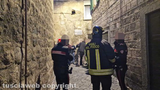 Viterbo - Esplosione in pieno centro di una bomba carta