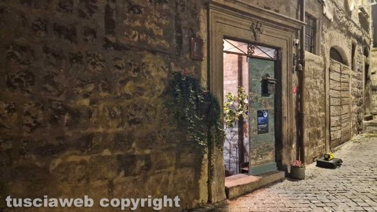 Viterbo - Esplosione in pieno centro di una bomba carta