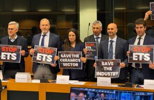 Incontro al Parlamento europeo per salvaguardare il settore della ceramica