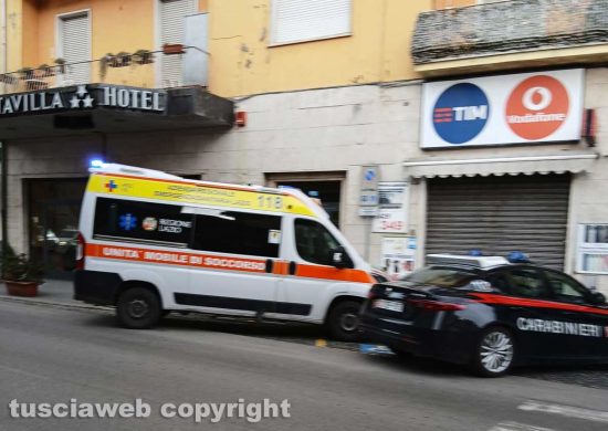 Montefiascone - Donna dà in escandescenze - L'intervento di carabinieri e 118 in via Dante Alighieri