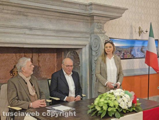 Montefiascone - L'inaugurazione della sede dell'Anmig in via Santa Lucia Filippini -Mario Tofanicchio, Gianfranco Lanzi e la sindaca Giulia De Santis