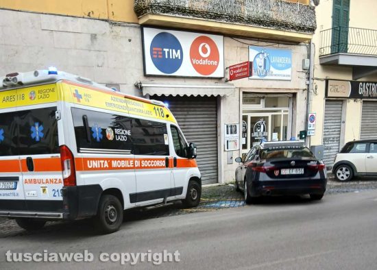 Montefiascone - Donna dà in escandescenze - L'intervento di carabinieri e 118 in via Dante Alighieri