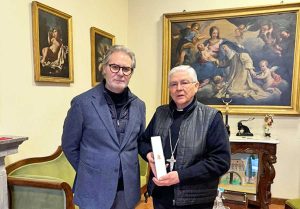 Questore Silipo e vescovo Piazza - Consegnato l'olio santo degli ulivi di Capaci