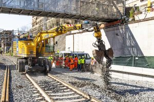 Roma - Posizionato binario alla fermata Pigneto