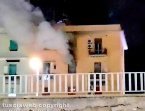 Civitavecchia - Di nuovo in fiamme la palazzina di via Bramante