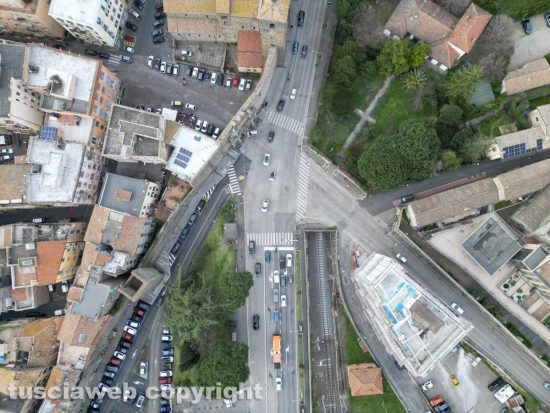 Viterbo – Due corsie al semaforo di porta Romana - Viale Dia