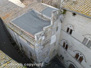Viterbo - Via San Pietro - Il tetto palazzo Doria Pamphili