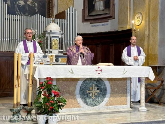 Scritte inneggianti al Diavolo - La messa riparatrice nella chiesa di San Faustino