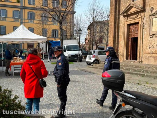 Viterbo - Scritte sataniche a San Faustino - La polizia locale sul posto