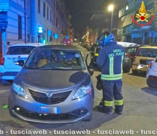 Civitavecchia - Scontro tra due auto nella notte, un conducente estratto dalle lamiere.