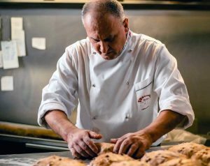Pasticceria Alba - La preparazione della Colombrilla
