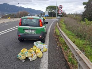 Rifiuti abbandonati sulla superstrada Terni - Orte - Carabinieri forestali