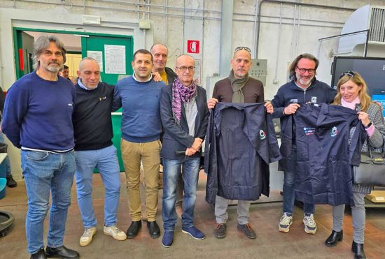 Ronca, Boccacci, Fanelli, Guarducci,-Damiani, Lupidi, Cutigni e Sabino con i nuovi camici donati dalla Cna all'Itt