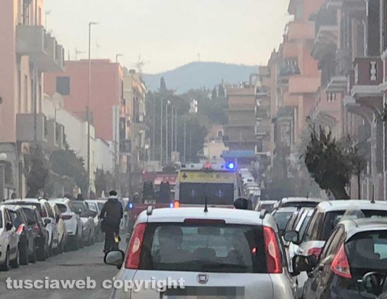 Civitavecchia - Auto in fiamme in via Apollodoro
