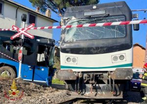 Soriano nel Cimino – Scontro tra un pullman e un treno