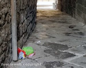 Viterbo - Via degli Scalzi nel degrado e abbandonata