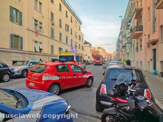 Civitavecchia - Fiamme in un appartamento su via Bramante, muore un'anziana