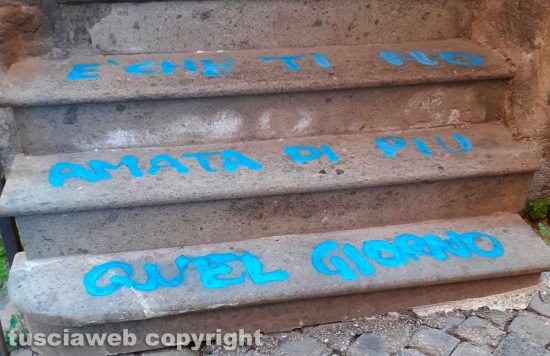 Viterbo - Imbrattati i muri nel centro storico