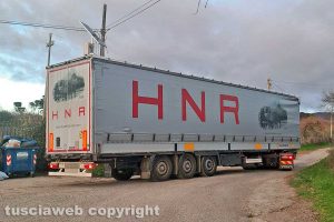 Viterbo - Mancanza di segnaletica e di stop in strada Palanzana