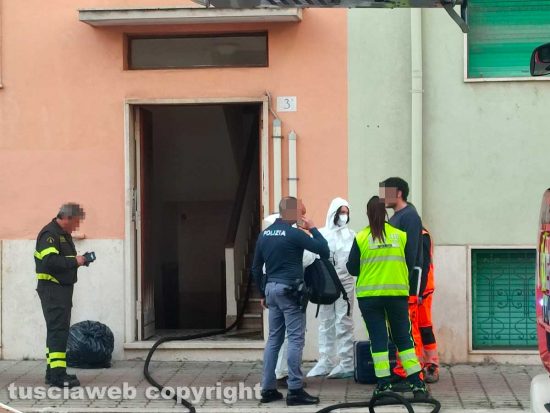 Civitavecchia - Fiamme in un appartamento su via Bramante, muore una donna