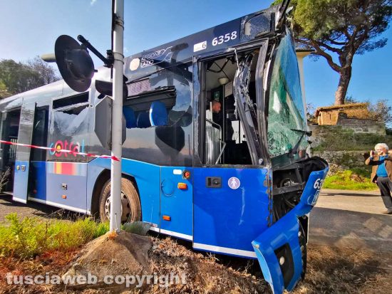 Soriano nel Cimino – Scontro tra un pullman e un treno 