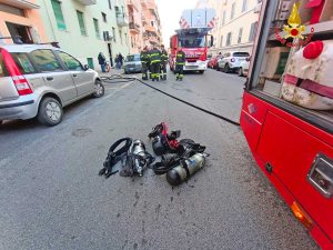 Civitavecchia - Fiamme in un appartamento in via Bramante, muore una donna