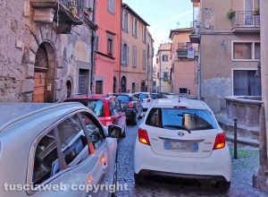 Viterbo - Traffico in tilt in via Giuseppe Mazzini