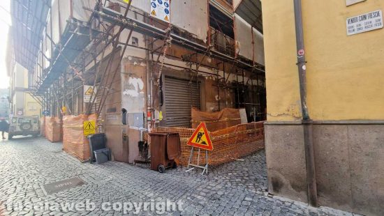 Viterbo - Voragine in via San Vito per la rottura della conduttura dell'acqua