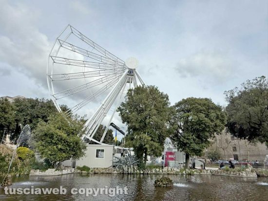 Viterbo - Pratogiardino Lucio Battisti - Lo smontaggio della ruota panoramica