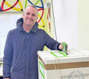 Il parlamentare di Forza Italia Alessandro Battilocchio vota per il referendum sulla giustizia