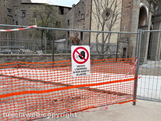 Viterbo - Ex chiesa delle Fortezze - Il cantiere - Il divieto di accesso per i non addetti ai lavori