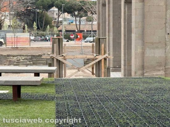 Viterbo - Ex chiesa delle Fortezze - Il cantiere con strutture in legno