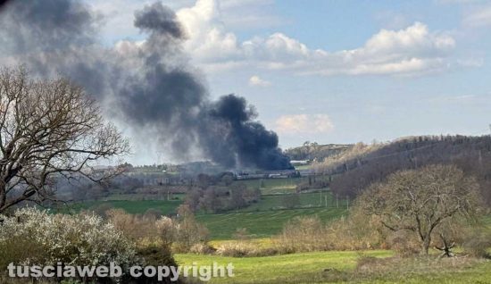 Bagnoregio - Incendio allo stabilimento ex Alta