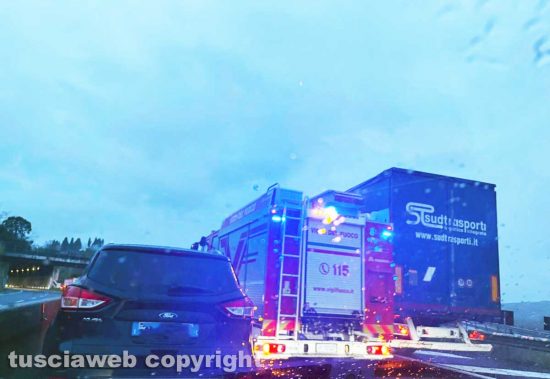 Tamponamento e lunghe file sulla superstrada Umbro - Laziale - I vigili del fuoco