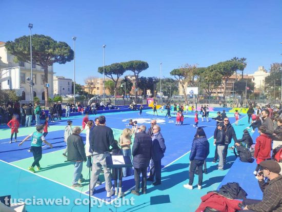 Civitavecchia - Il campo da basket davanti al comune