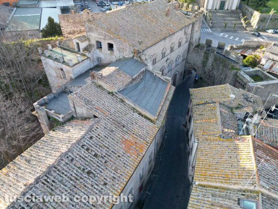Viterbo - Via San Pietro - Il tetto palazzo Donna Olimpia Pamphili