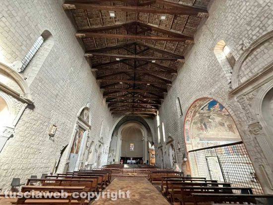 Viterbo - Travi imbarcate e una lesionata, limitato l’accesso alla chiesa di Santa Maria della Verità