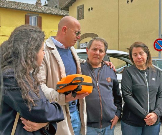 Viterbo - Installazione defibrillatori, a La Quercia la collocazione del nuovo apparecchio