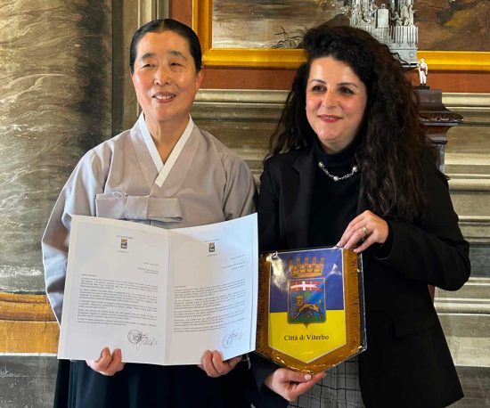 Viterbo - A palazzo dei Priori una delegazione del King Sejong Institute accolta dalla sindaca Chiara Frontini
