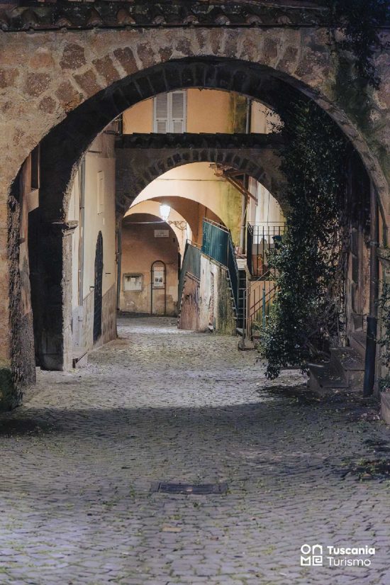 Tuscania - Via degli Archi