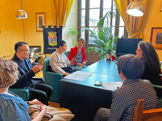 Viterbo - A palazzo dei Priori una delegazione del King Sejong Institute accolta dalla sindaca Chiara Frontini