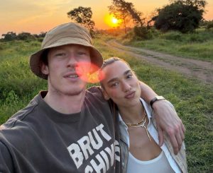 Callum Turner e Dua Lipa