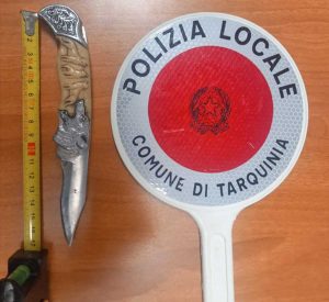 Tarquinia - Polizia locale - Il coltello sequestrato